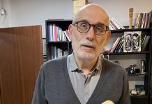 «Ночь будет все чернее». Бориса Акунина в России объявили террористом