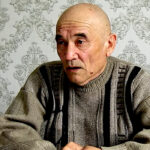 «Порезы в двадцати местах». Отец Думана Мухамметкарима рассказал, как пытали его сына по дороге в СИЗО