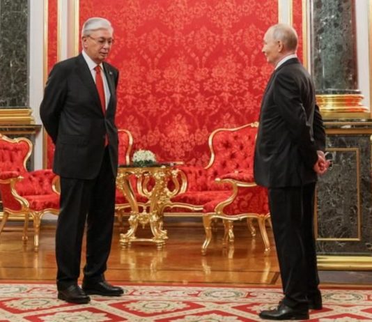 «Токаеву придется все взвесить». С кем сегодня Казахстан?