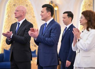 Указ-невидимка и тайные планы: зачем Токаев экстренно распустил маслихаты?